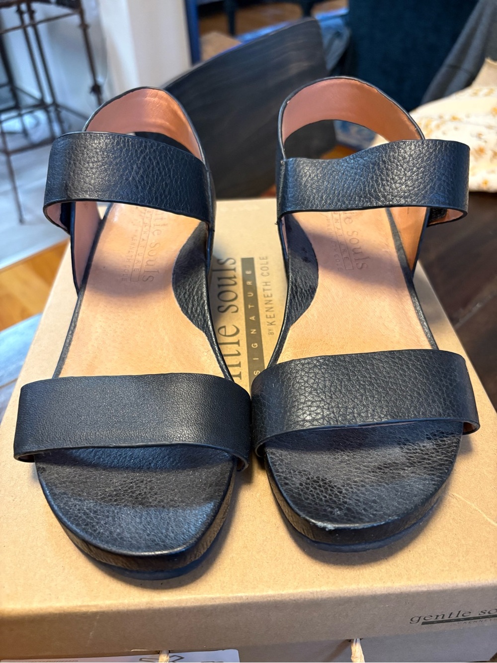 Gentle Sole By Kenneth Cole Women's Black Wedge Sandals, Size 7 (Original Box!) - Picture 2 of 9